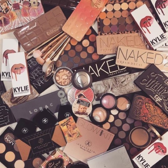 💕5 ⭐️ Rated! Mystery High End Makeup Box💕 - Picture 2 of 8